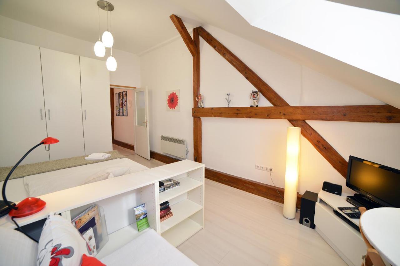 Studio Apartment White Загреб Экстерьер фото