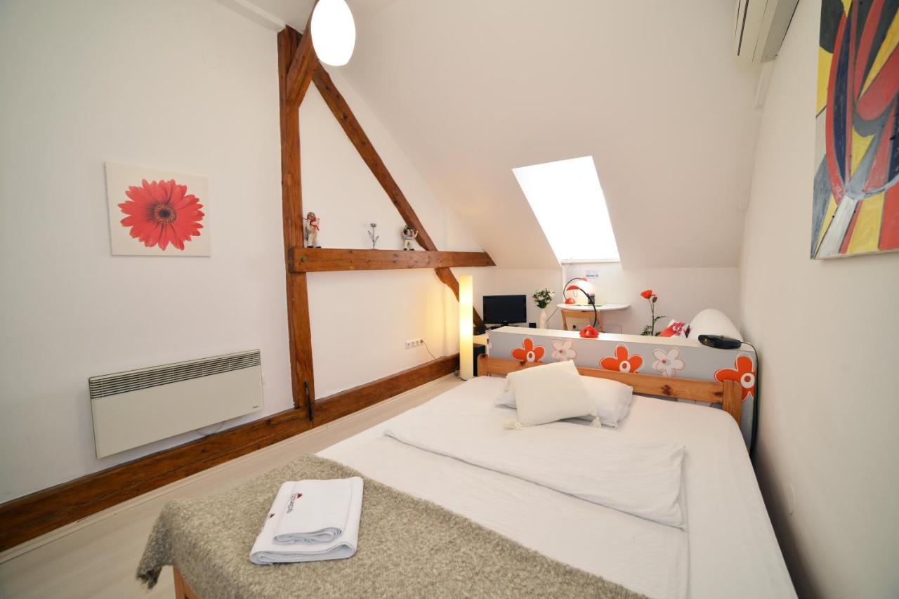 Studio Apartment White Загреб Экстерьер фото